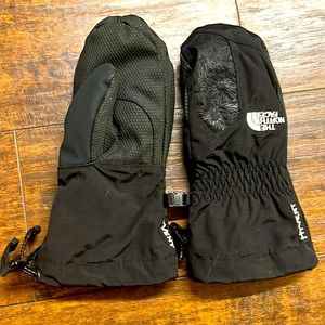 North Face boys snow mitts. Small
